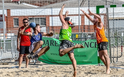 La primera cita del Tour Català d'handbol platja disputada a Sabadell ha estat un èxit rotund | OAR Arena